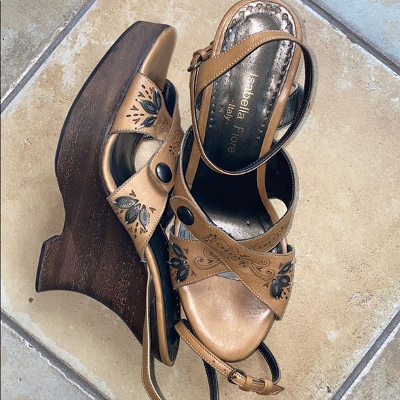 Isabella Fiore Vintage Wood Wedge Heel - Picture 14 of 16